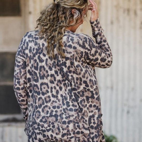 Leopard Print Cardigan Long Sleeve Sweater with Pockets NEW Size SMALL - Picture 4 of 11